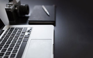 S赛官网-大汗淋漓！骑士队莫布里在田径场训练 主要有阻力跑&amp;amp;带球跑等内容